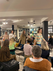 Et boblende modeshow hos Sinnerup.