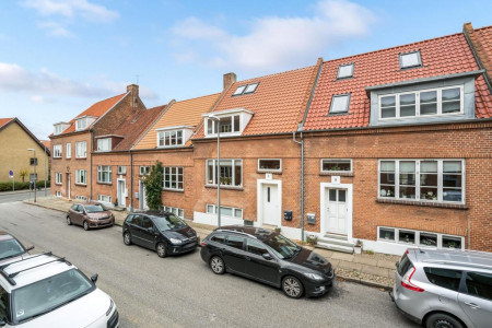 Estate udbyder flot byhus i midtbyen