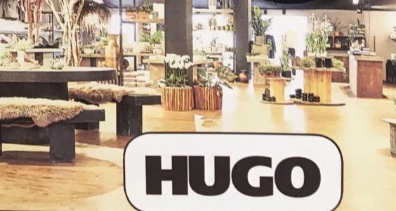 HUGO bringer tøj og blomster ud GRATIS 