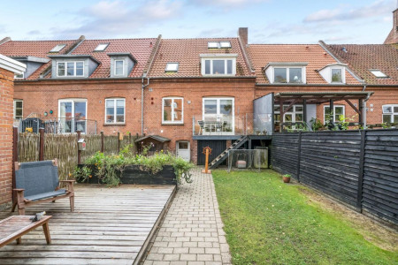 Estate udbyder flot byhus i midtbyen