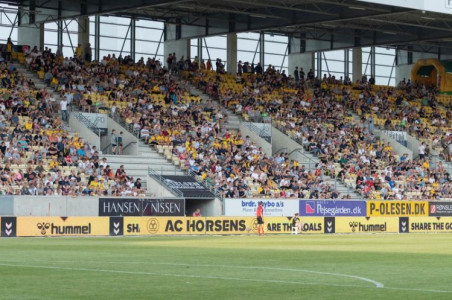 PINK og AC Horsens på scenen på CASA...