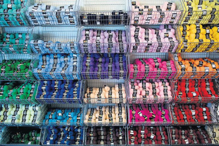 Manja viser hensyn og lukker frem til 31. marts